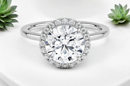 圓型鑽石光環圍鑲戒指