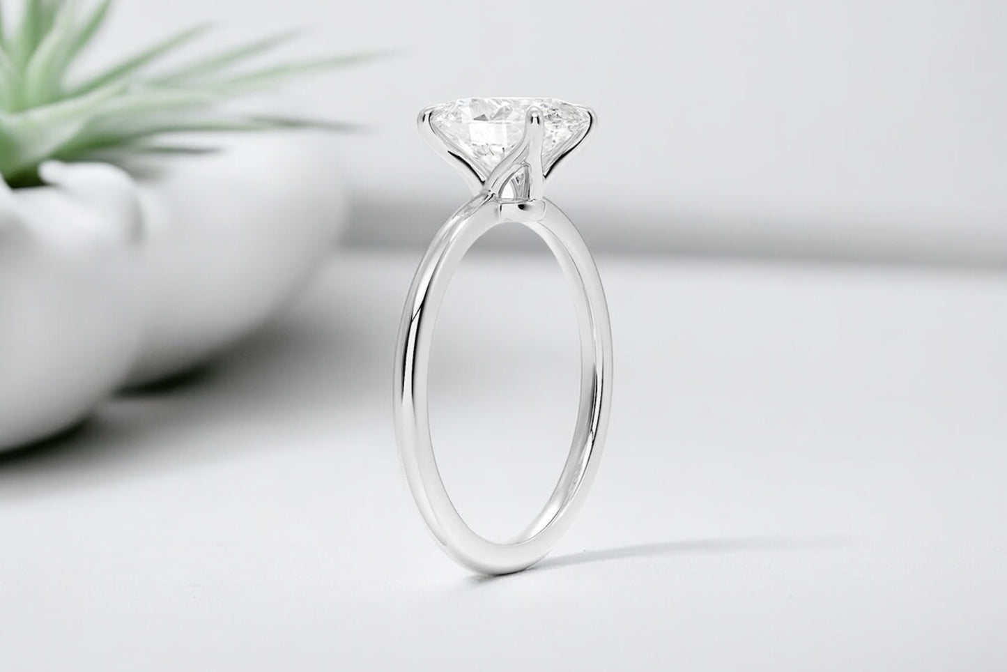 Oval Shape Diamond 4-prongs Solitaire Engagement Ring